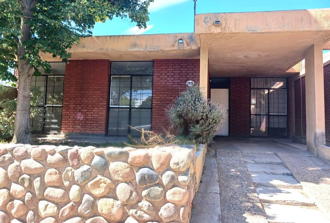 VENTA CASA BARRIO SUPE 3 HABITACIONES GODOY CRUZ