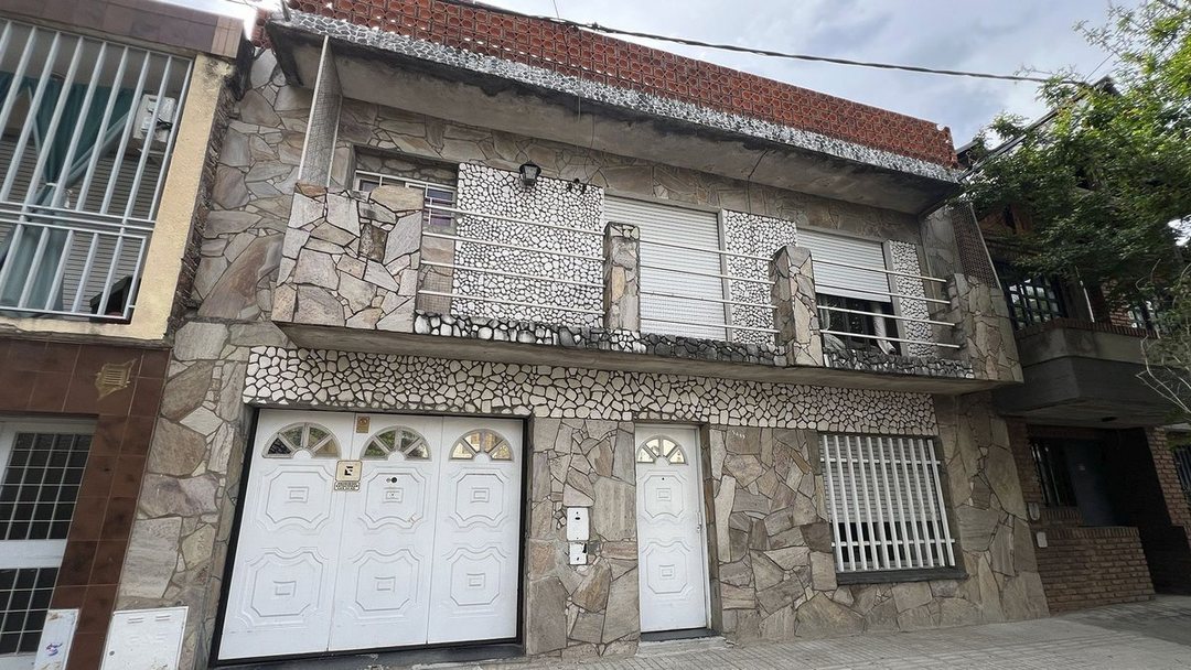 VENTA CASA 2 DORMITORIOS ZONA SUR QUINCHO COCHERA