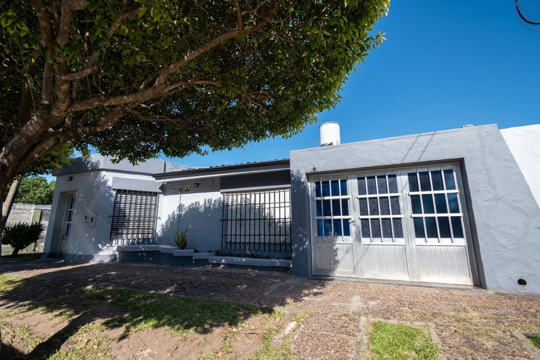 Venta Casa 3 dorm, cochera y patio verde