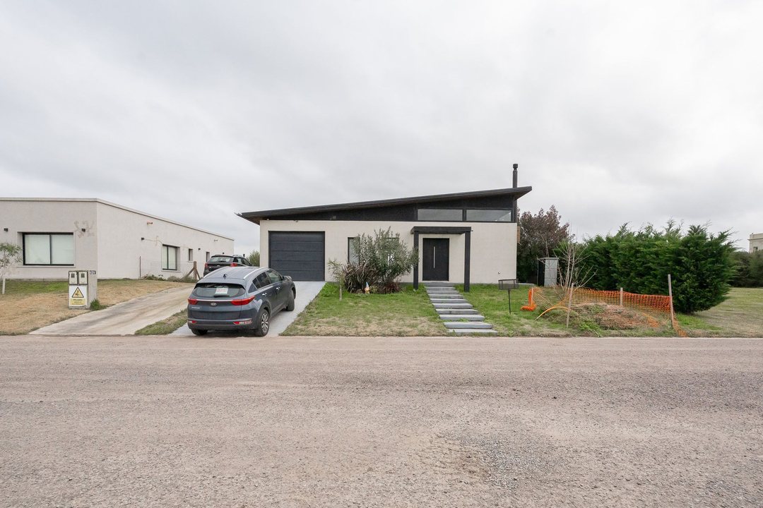CASA EN VENTA 4 AMBIENTES EN SAN VICENTE SAN LUCAS
