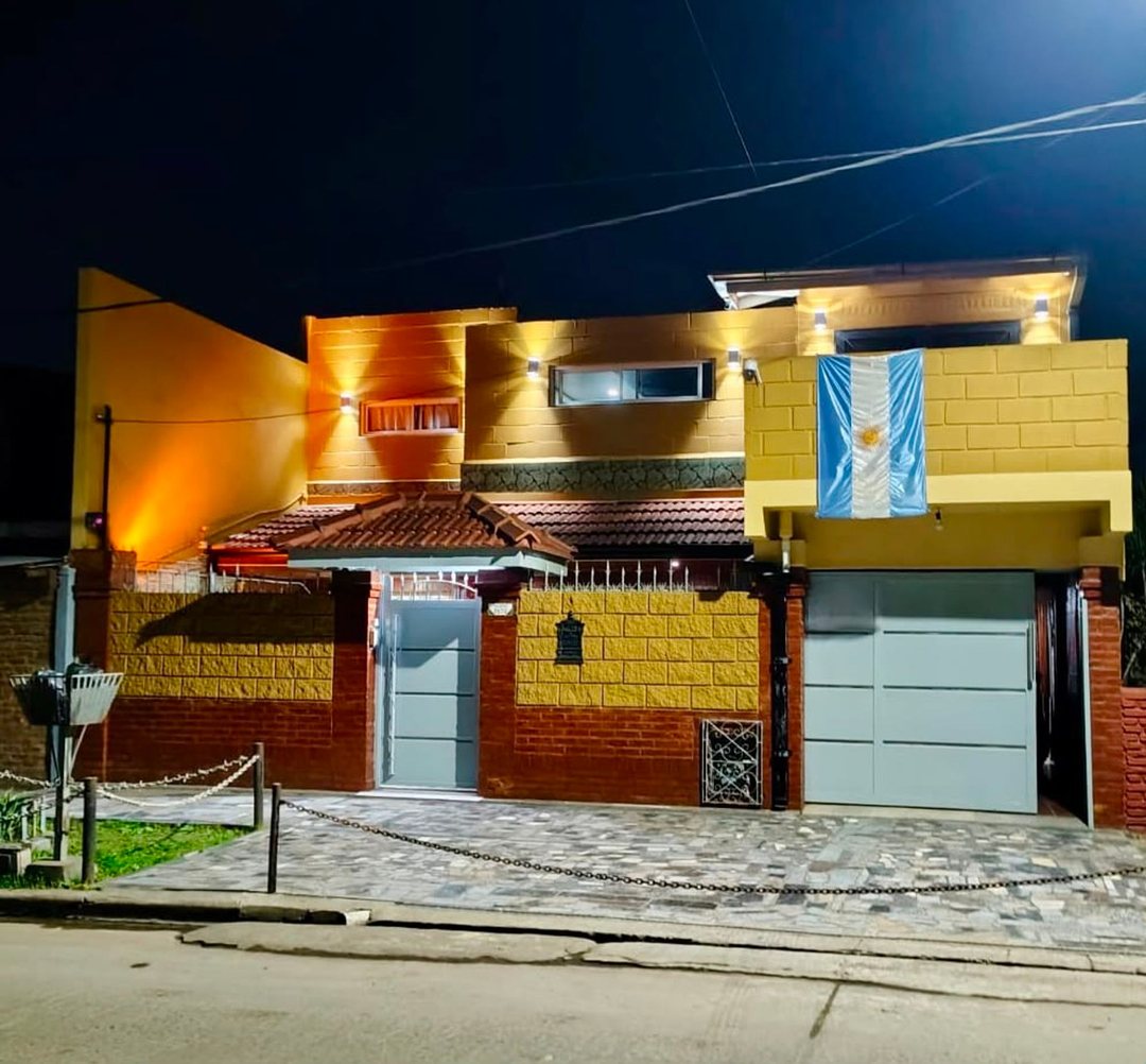 CASA 5 AMBIENTES EN VENTA EN CALZADA CON QUINCHO