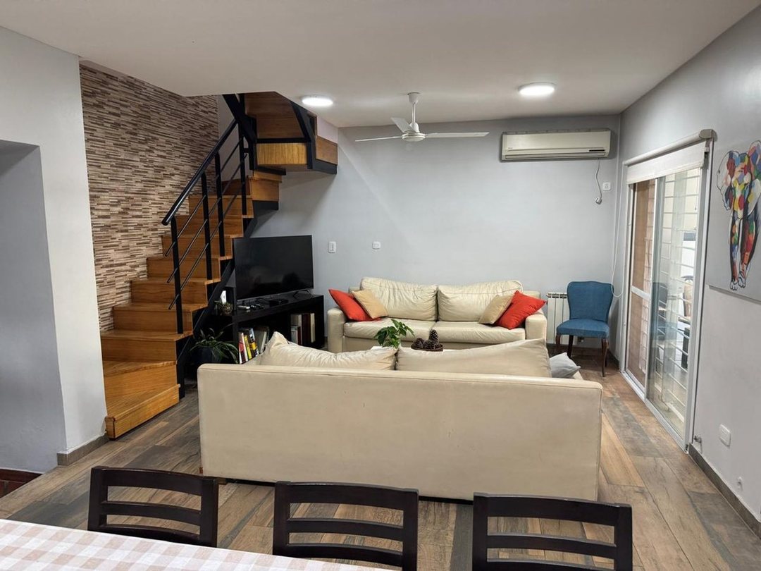 CASA 6 AMBIENTES EN VENTA MONTE GRANDE