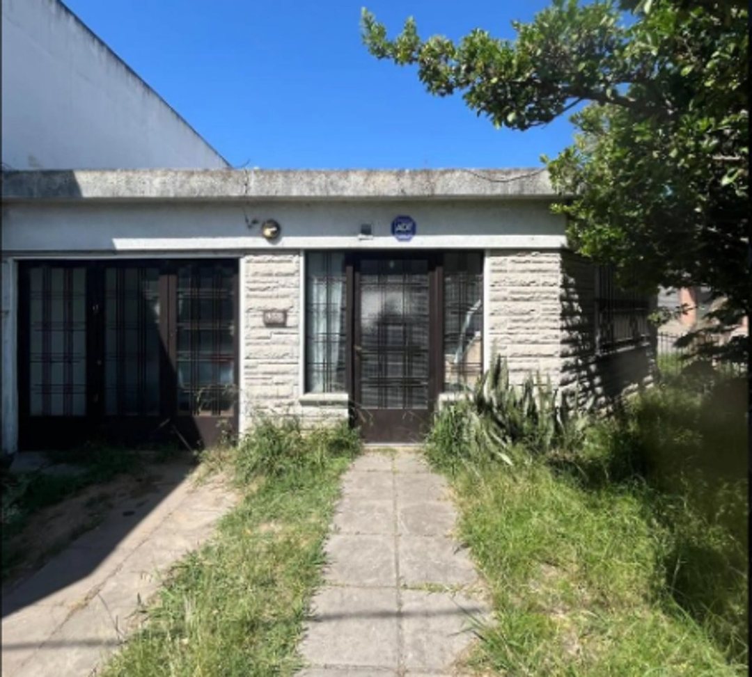 CASA EN VENTA ENSENADA LA PLATA 2 DORMITORIOS