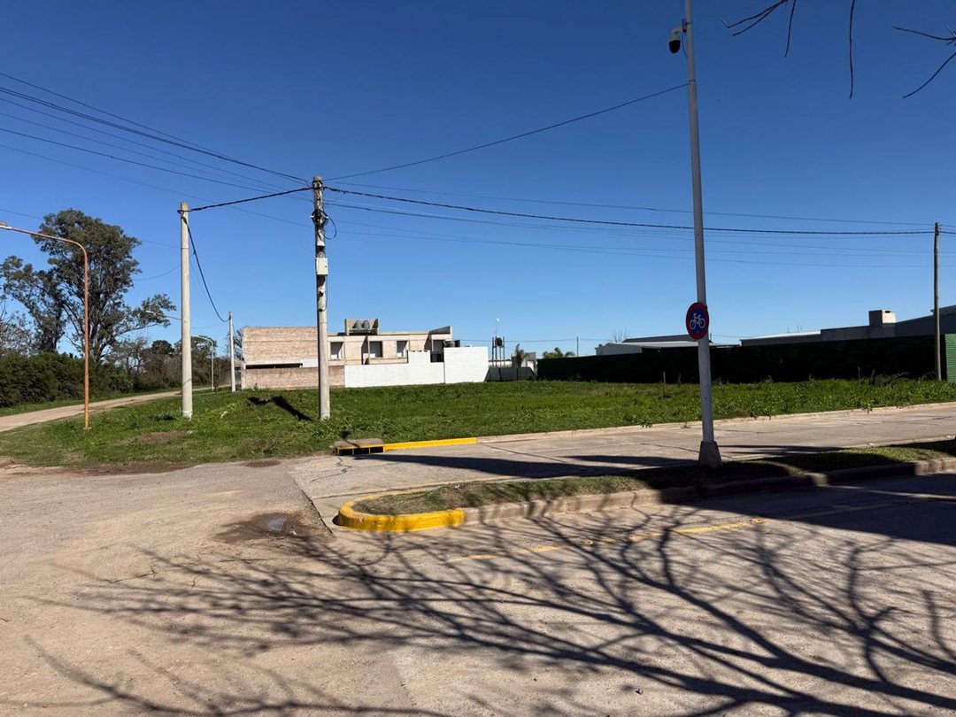 VENTA LOTE ZONA RESIDENCIAL BARRIO ESTE