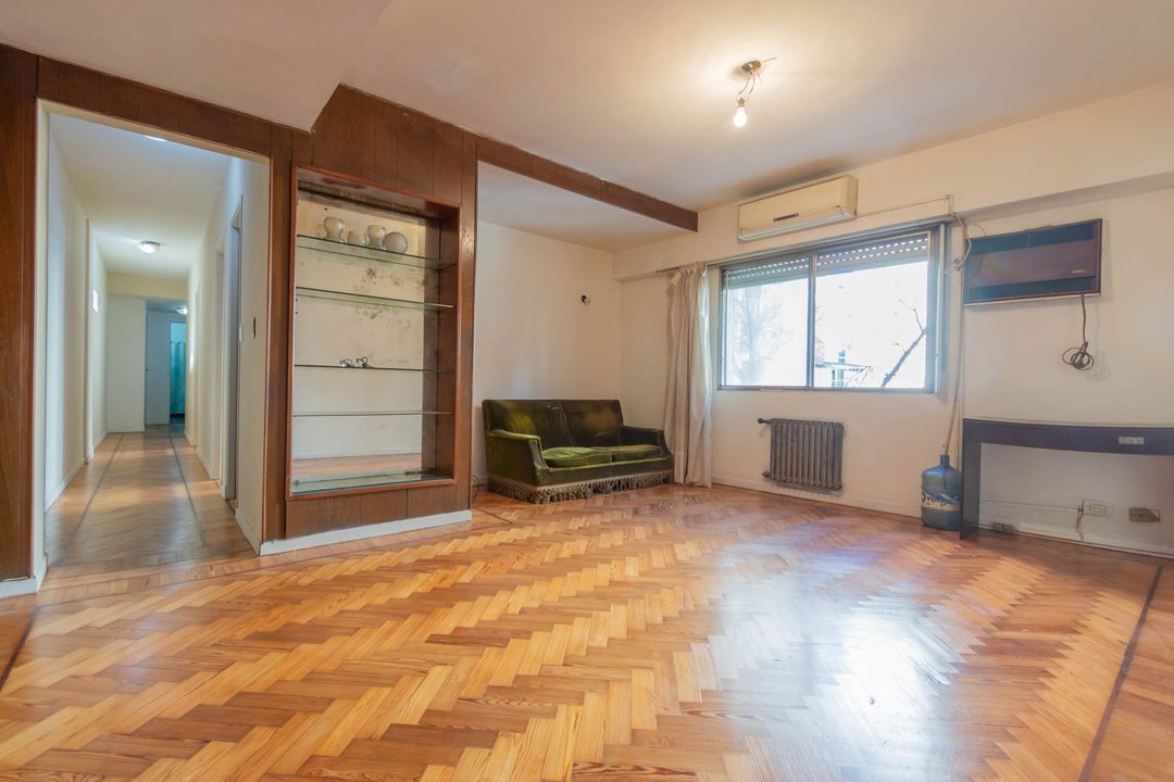 VENTA DEPARTAMENTO DE 4 AMBIENTES EN FLORES