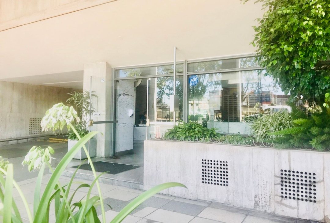 Venta Monoambiente piso alto con solarium Retiro