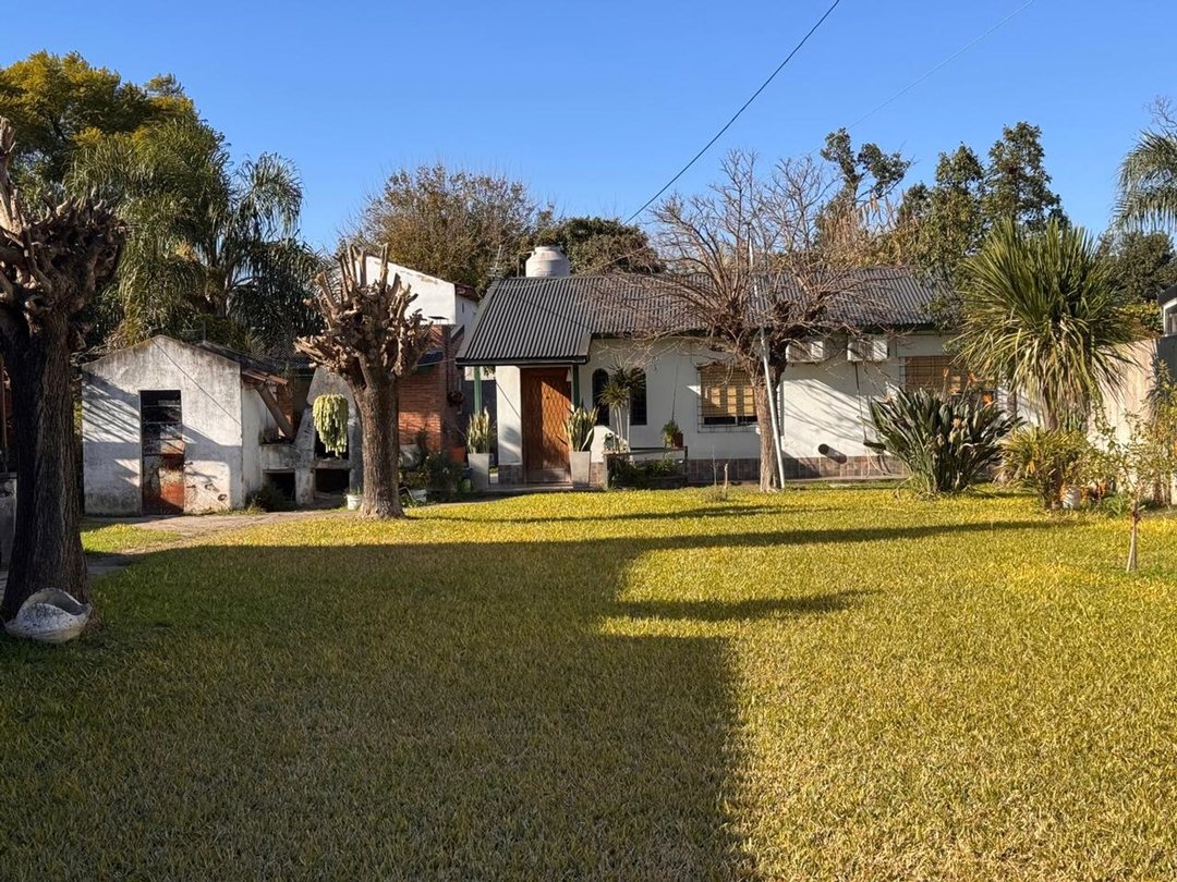Terreno en venta Hurlingham 900 m² + 2 casas oport