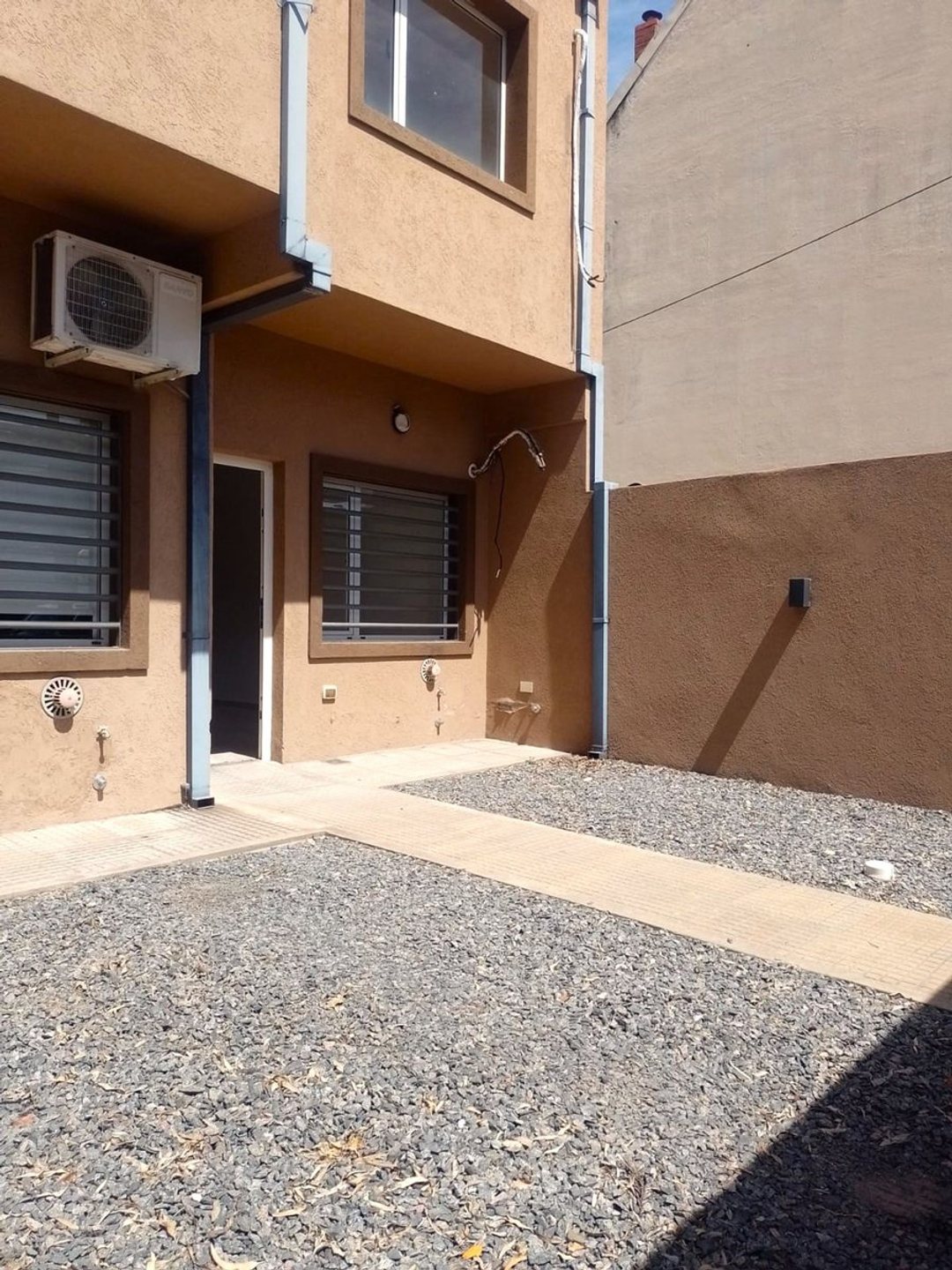 VENTA DE DUPLEX 3 AMBIENTES PARQUE LELOIR