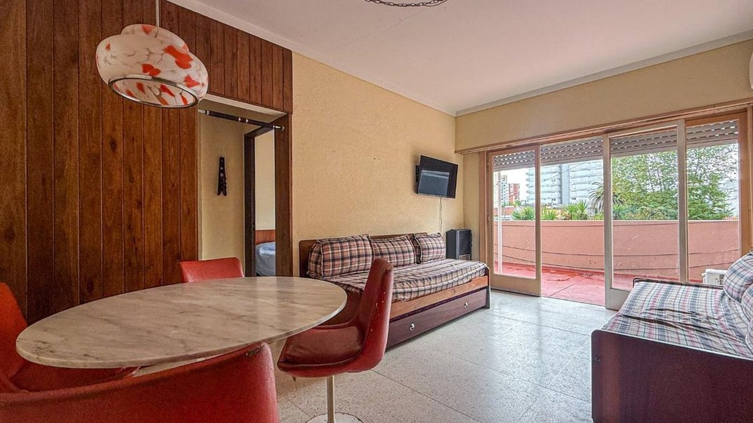 Depto 2 ambientes amueblado con terraza y parrila