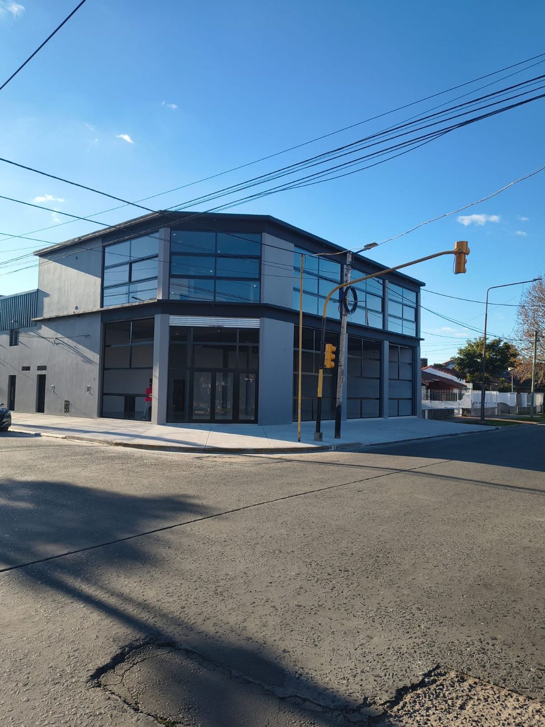 Alquiler local 250 mtrs planta baja en bernal