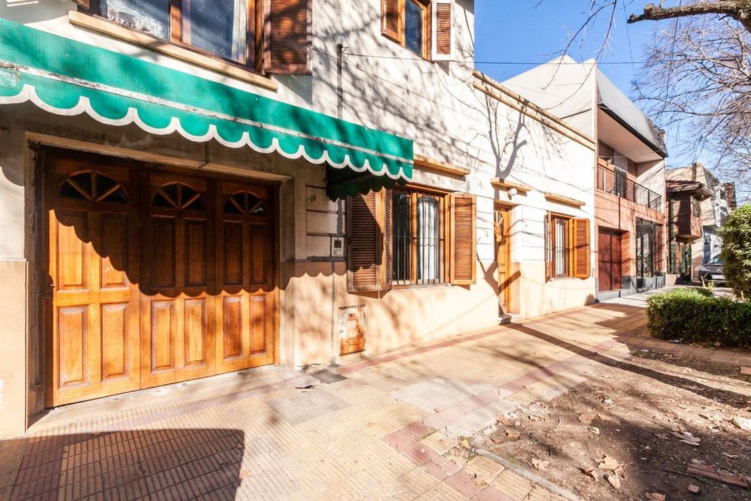 CASA 3 DORM+GARAGE+PATIO+TERRAZA BANFIELD EXC UBIC