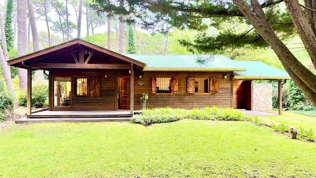 Casa en venta 4 ambientes en Carilo lote 1400m2