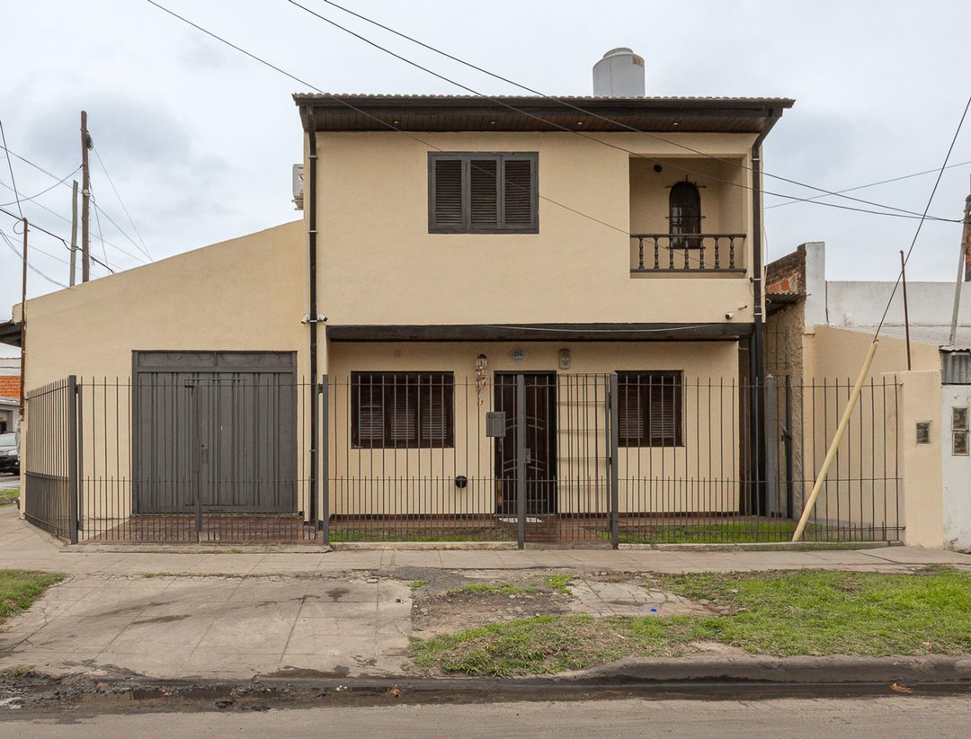 VENTA CASA 4AMB QUICHO JARDIN 2 LOCALES HURLINGHAM