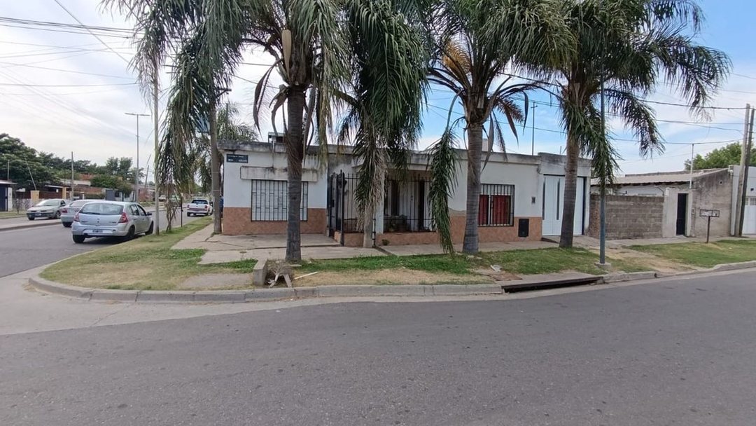 Venta Casa de 3 habitaciones + dpto. independiente