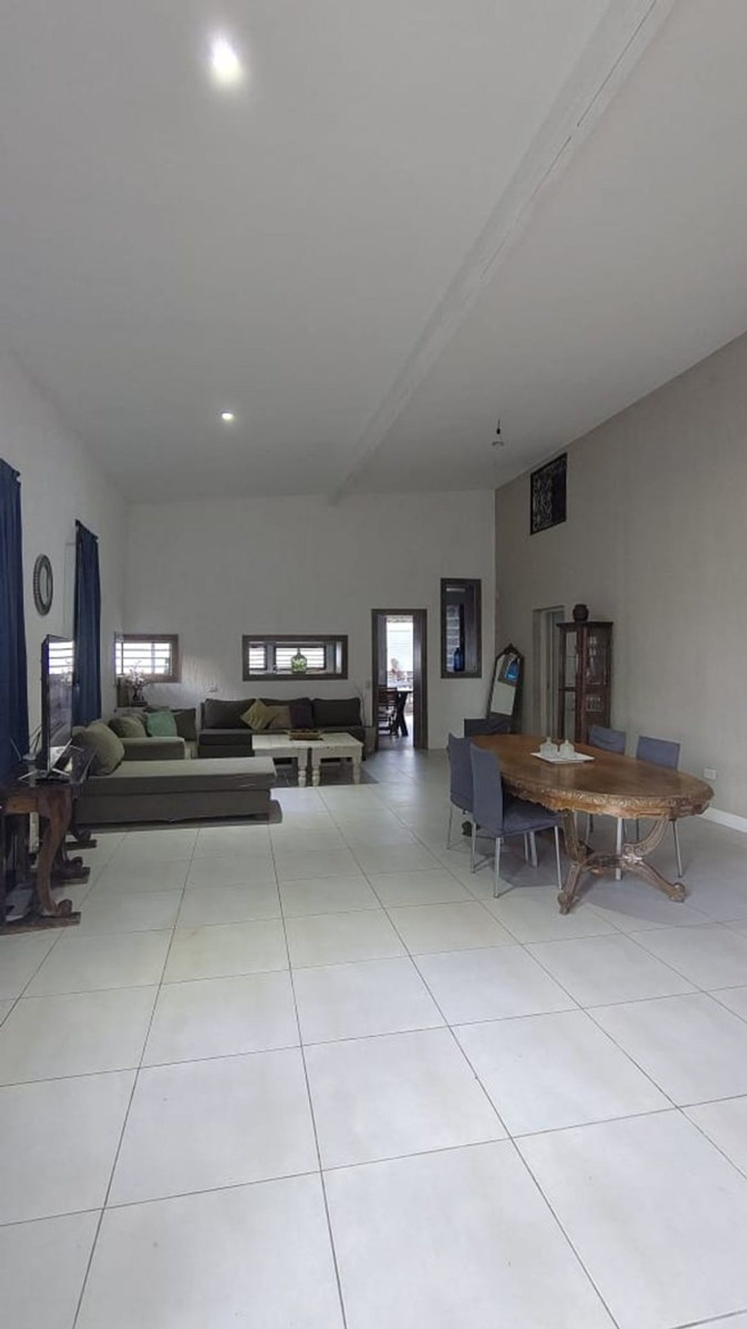 AMPLIA CASA SEMI PRIVADO CALLE SANCHEZ GLLEN