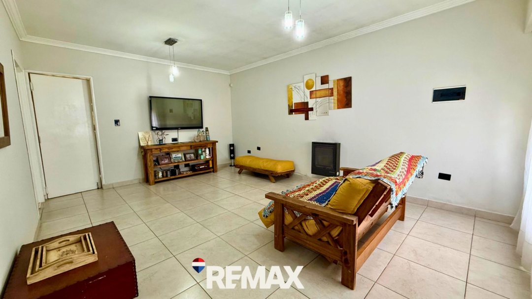 VENTA CASA EN PH AL FRENTE  3 DORM B° SAN MARTIN
