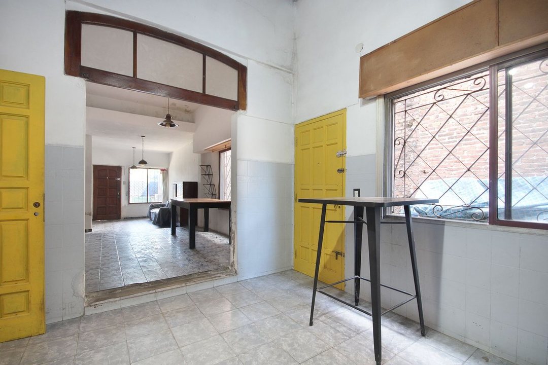 VENTA CASA 3 AMBIENTES CON PATIO COCHERA TEMPERLEY