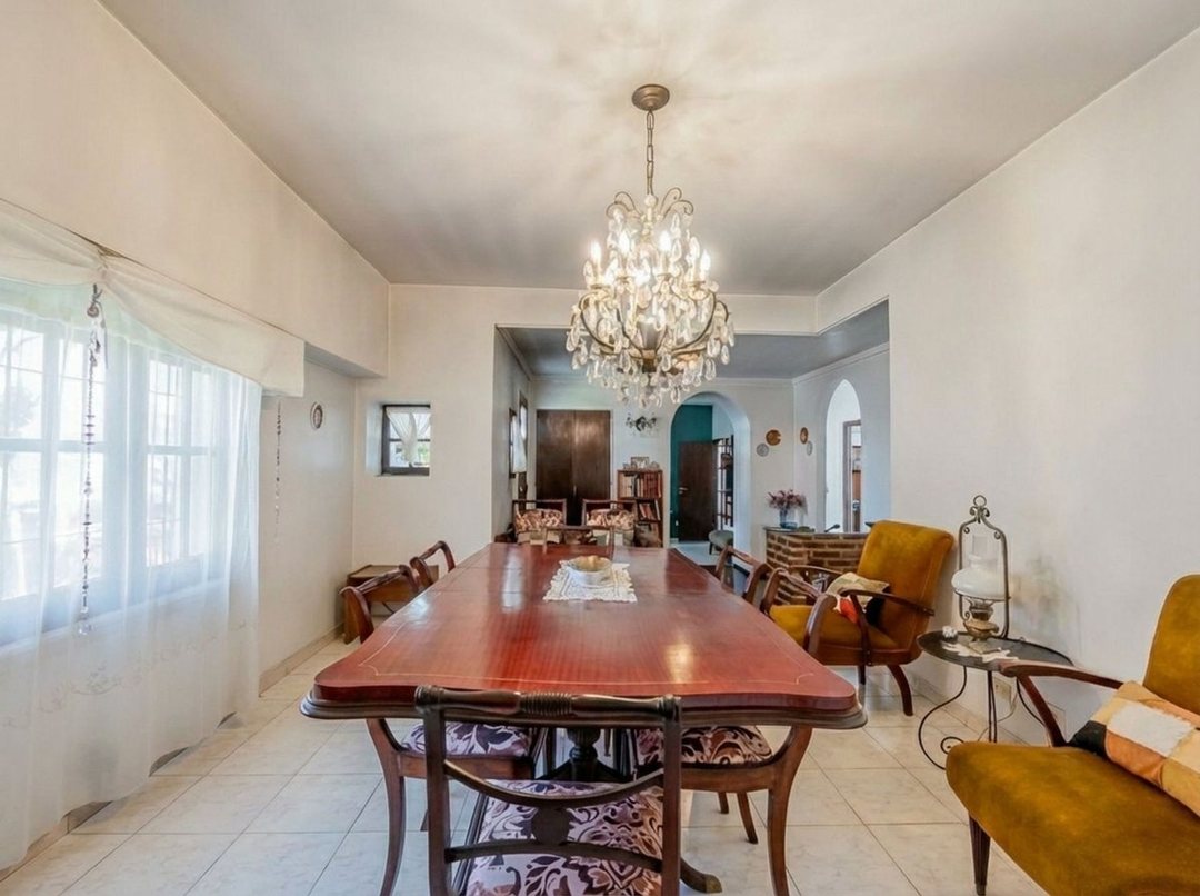 Venta Casa 4 ambientes, Olivos c/ pileta y cochera