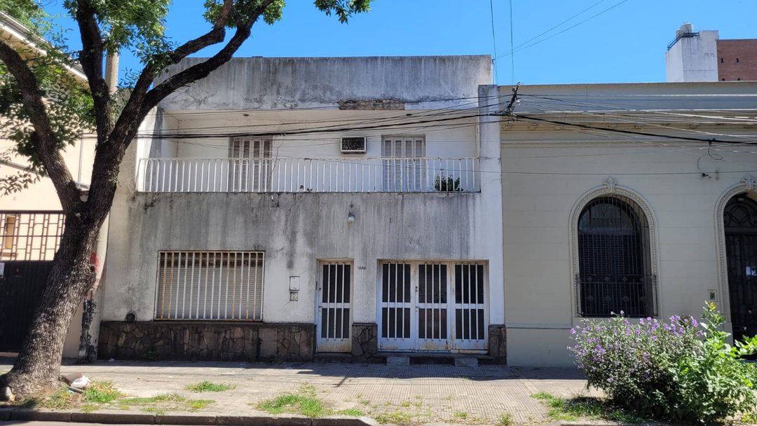 CASA GRAN POTENCIAL PARA RECICLAR-PLENO ABASTO