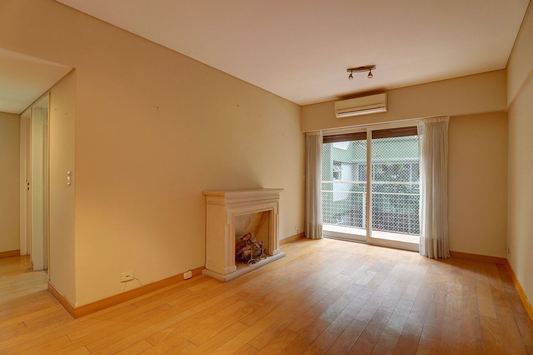 Venta departamento 2 ambientes  Retiro balcón exc