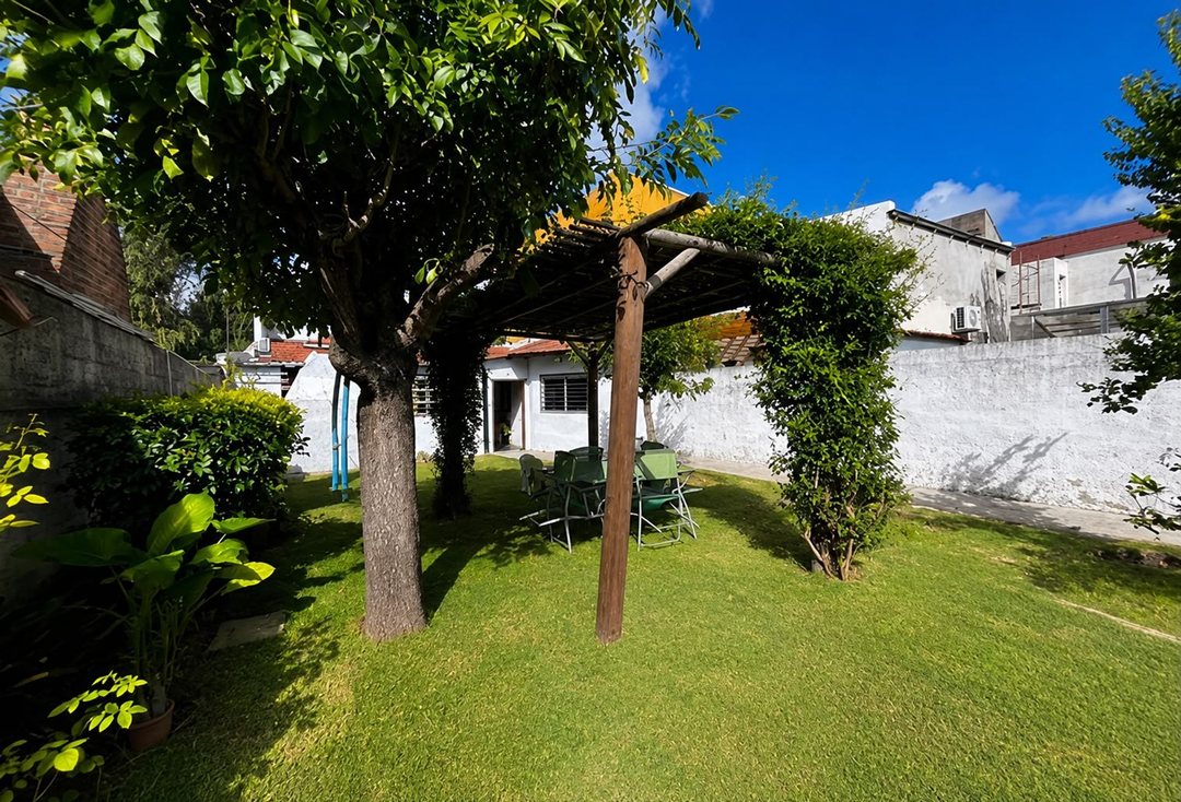 CASA VENTA LA PLATA 2 DORMITORIOS APTO BANCO