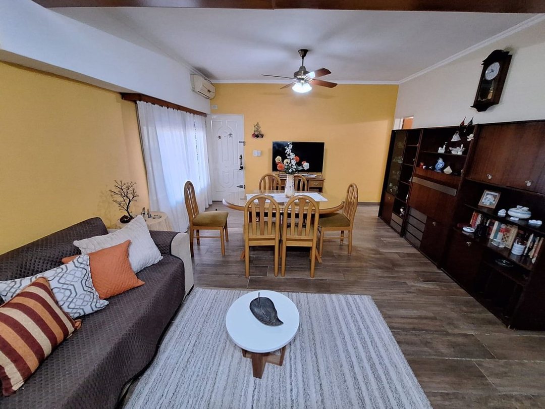 CASA VENTA 4 AMB.+ DEPTO 2 AMB+COCHERAS BURZACO