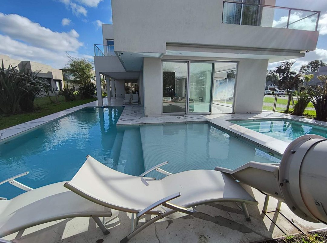 CASA 7 AMBIENTES CANNING TERRALAGOS PILETA PREMIU