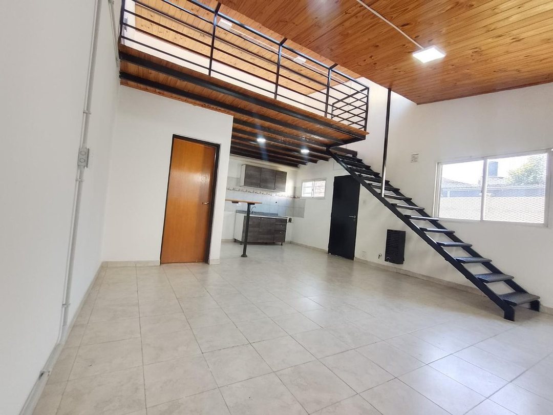 PH 2 AMB TIPO LOFT CON PATIO-REMEDIOS DE ESCALADA