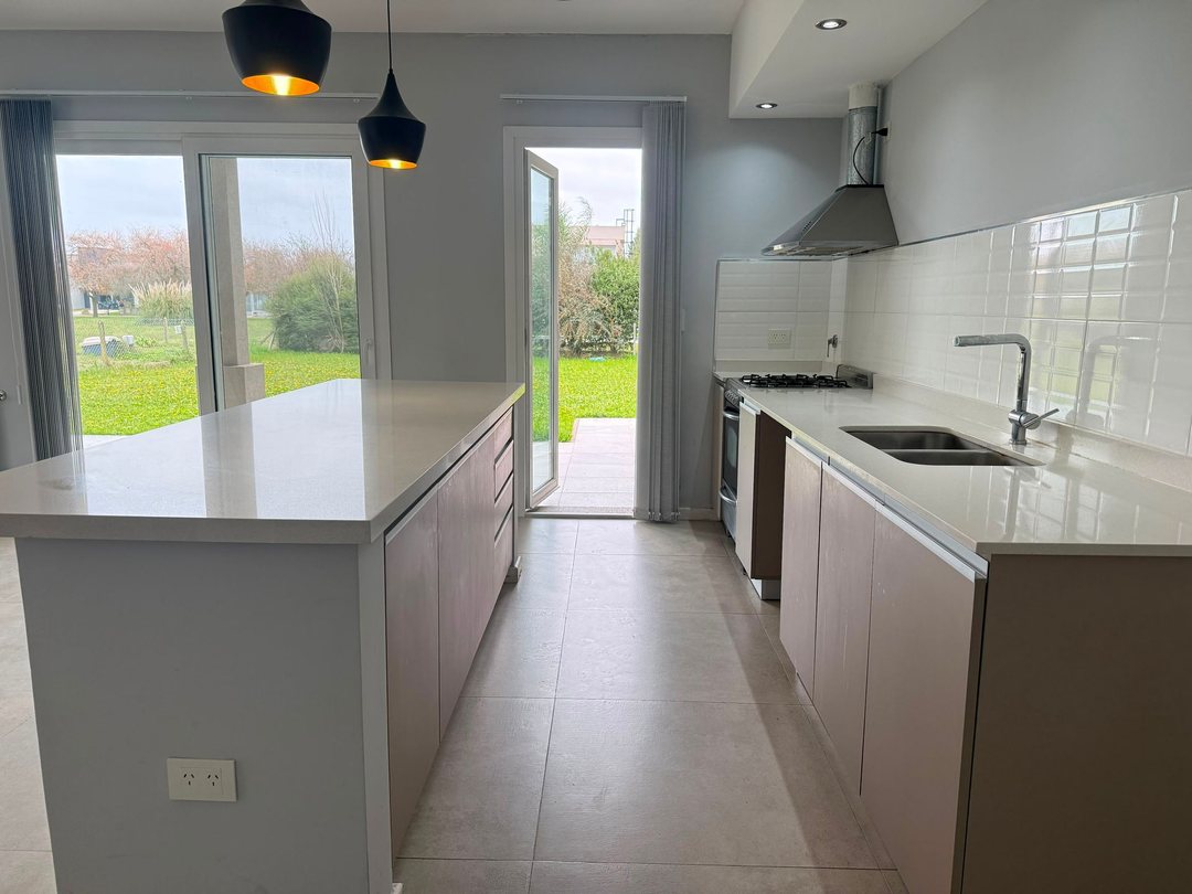 CASA VENTA HASRAS DEL SUR II APTA BANCO FINANCIA