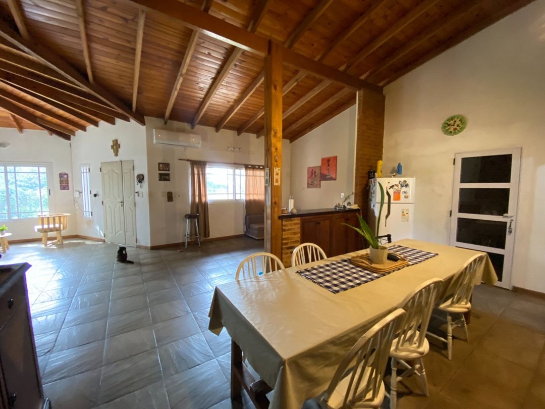 VENTA CASA 5 AMBIENTES LUJAN