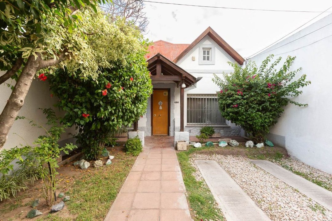 VENTA DE CASA EN HURLINGHAM CON PILETA Y GARAGE