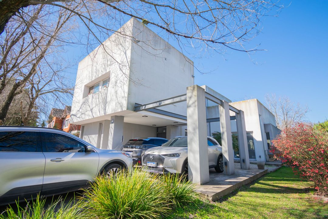 Venta casa 5 ambientes c/ jardín en La Masía Pilar