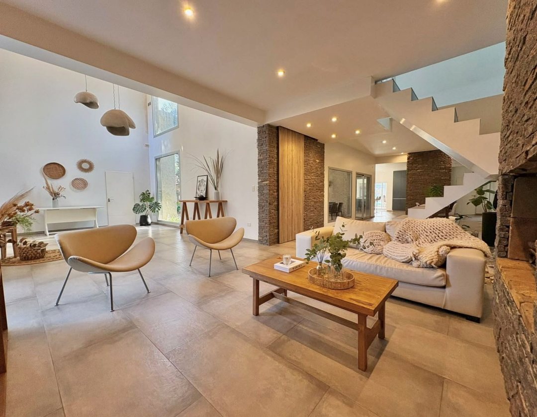 VENTA CASA 5 AMB PARQUE LELOIR PISCINA
