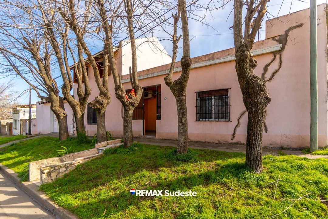 Venta casa y salón , Azara 1490 Bª Bella Vista