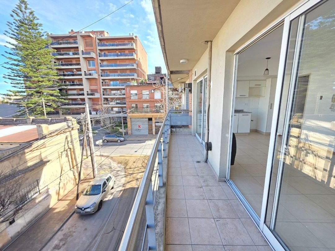 MONOAMBIENTE ALQUILER CON BALCON CASTELAR SUR