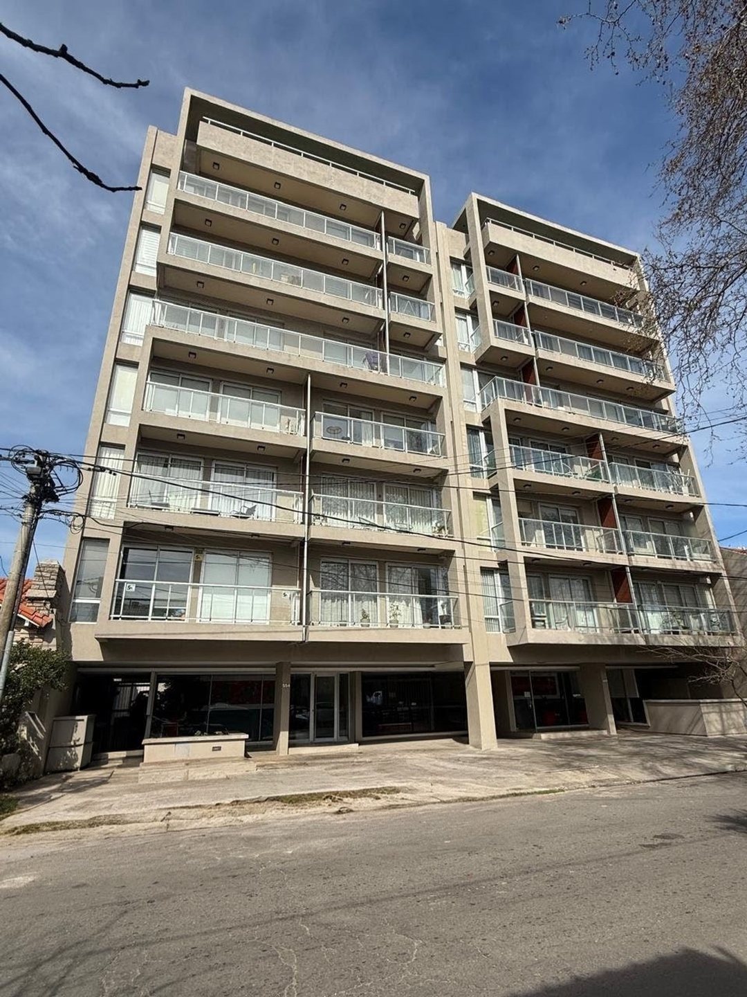 VENTA DE COCHERA "EDIFICIO LAS ALONDRAS" GUIDO 500