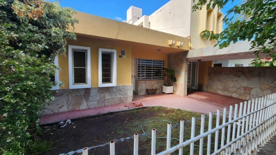 Venta Casa y Depto en B° Santa Ana