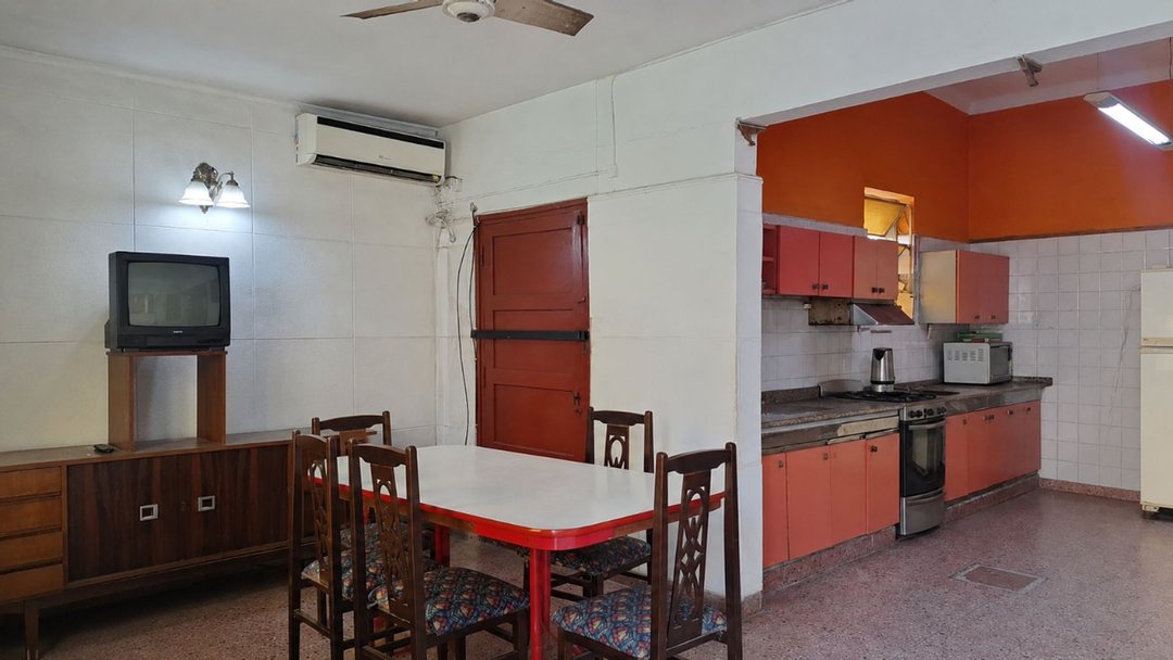 Venta de casa 3 dorm. calle Presbitero Gorriti