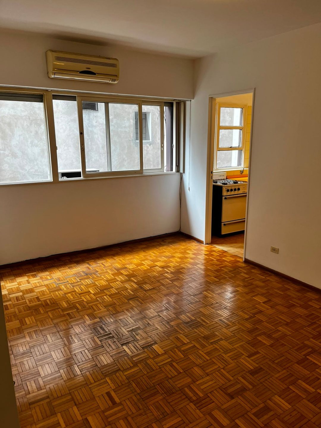Venta departamento 2 amb con cochera fija Retiro