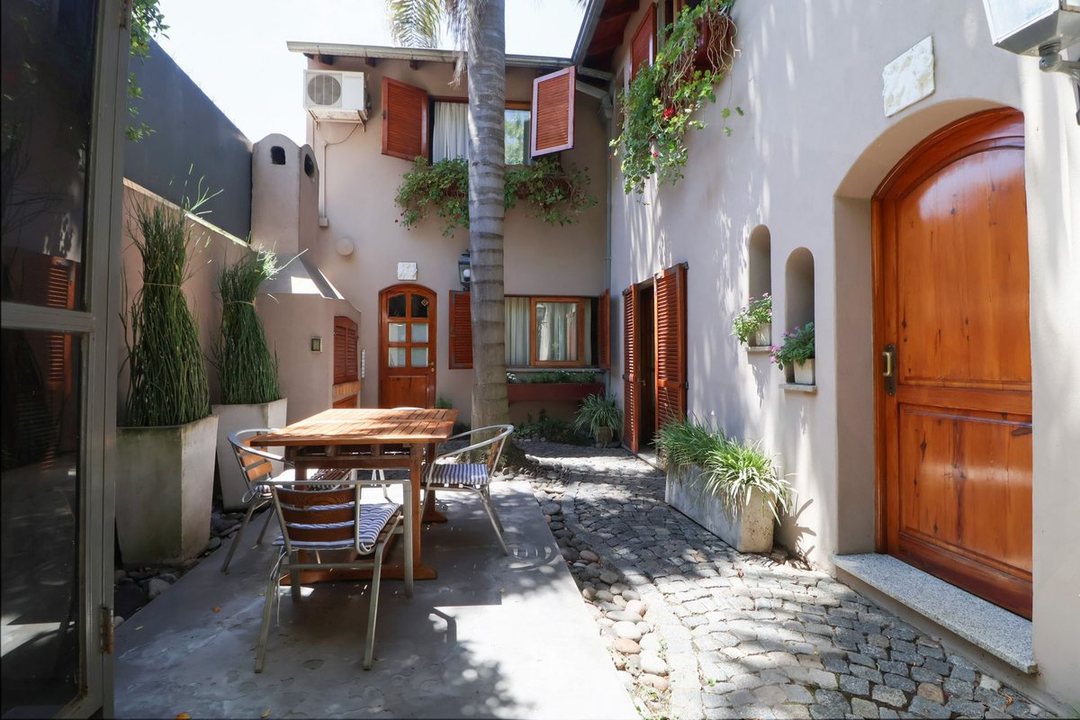 VENTA CASA FLORIDA 4AMB + LOCAL PATIO 2 BAÑOS