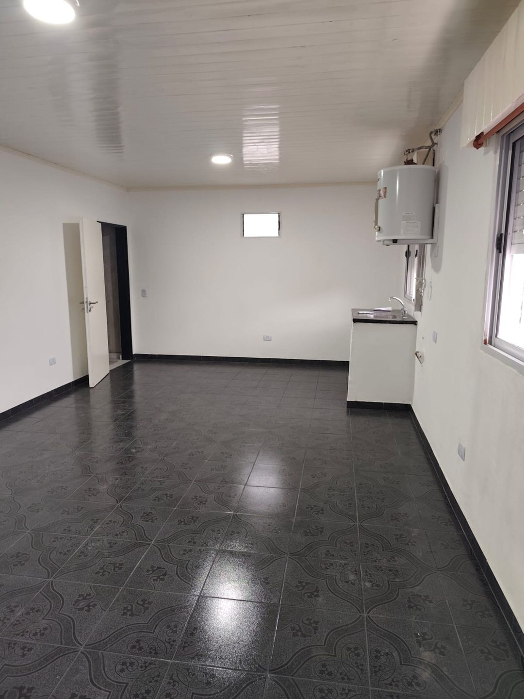 ALQUILER MONOAMBIENTE UBICADO EN AV. LA PALOMA