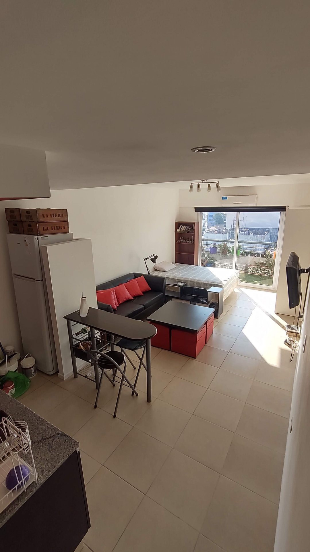 Venta monoambiente Flores c balcón y vista abierta