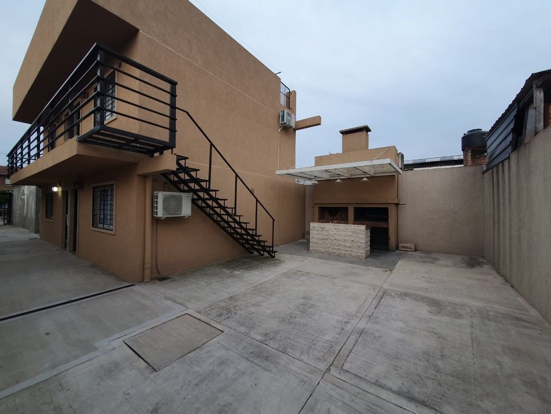 5 DEPARTAMENTOS EN LOTE PROPIO -MORÓN RENTABLE