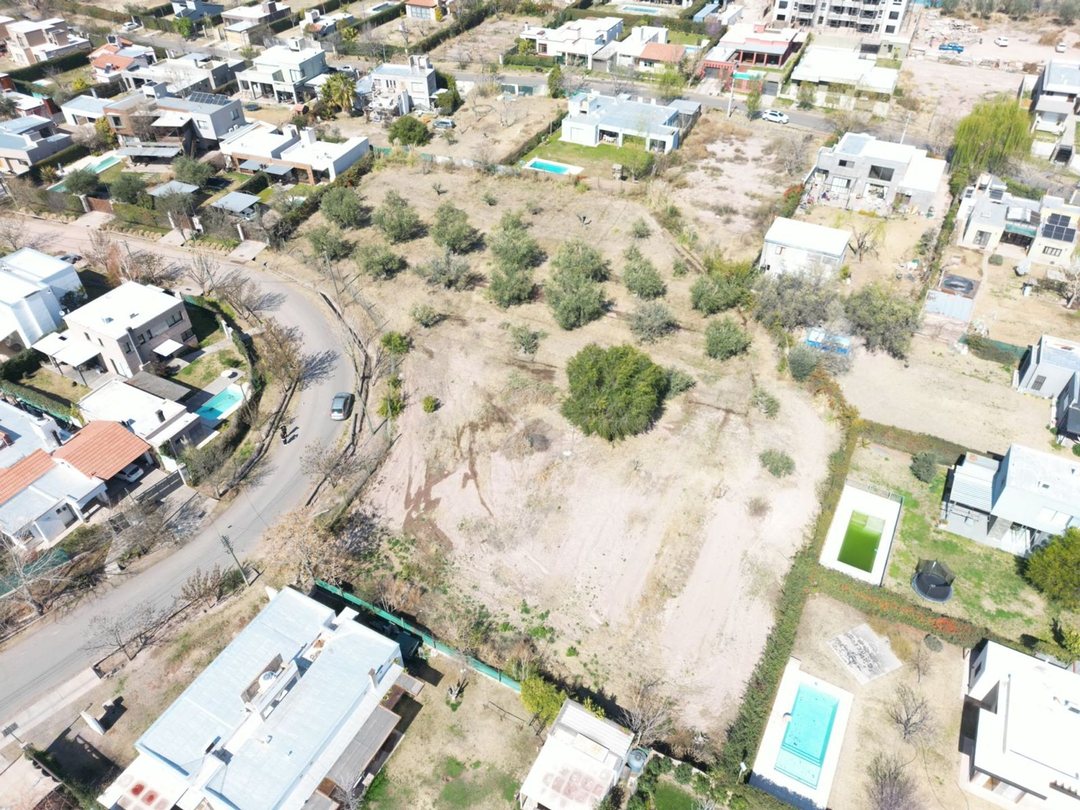 Venta Lote 879m2 Barrio Solares de Gabrielli Lujan