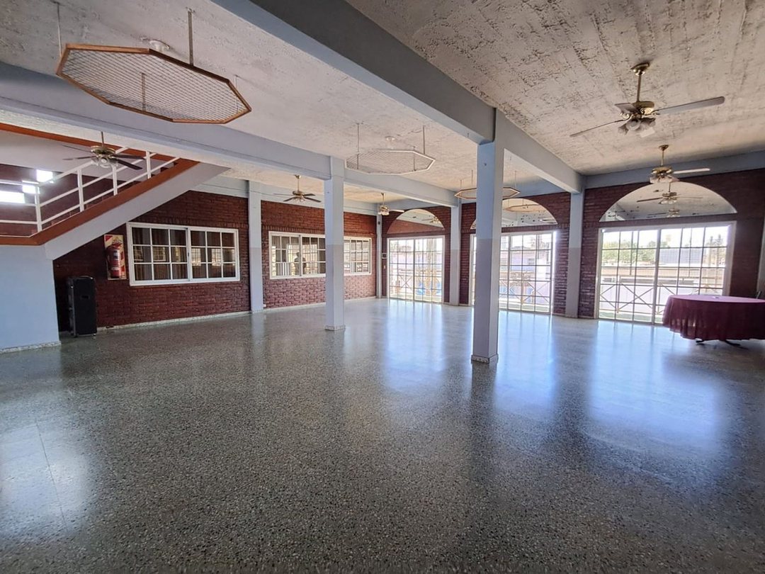 Venta Locales + Salón de Eventos + Vivienda