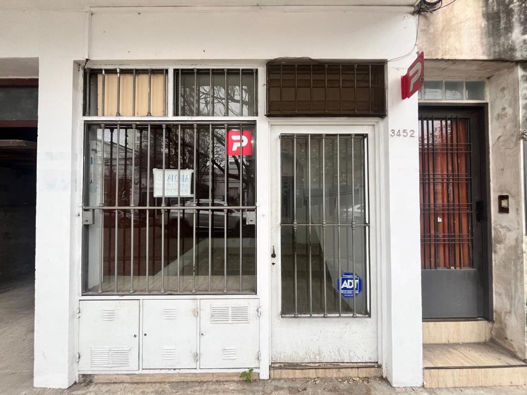 Se alquila local comercial a metros de Boulevard!