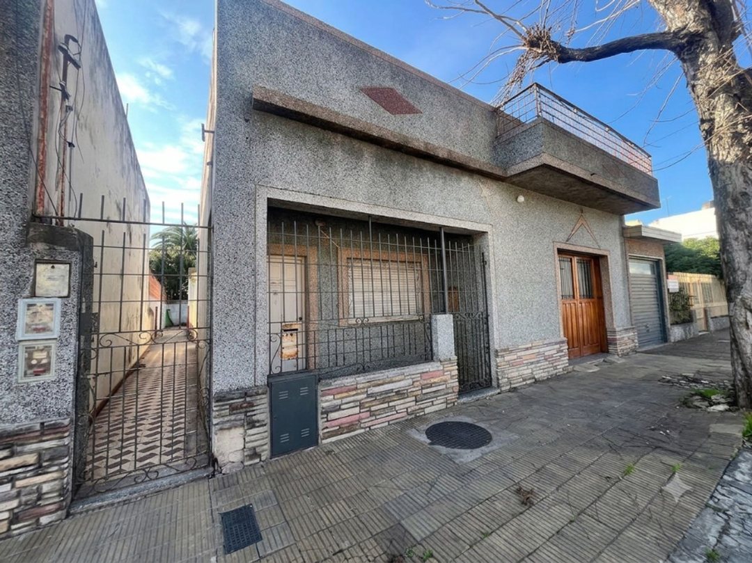 VENTA CASA EN  PALOMAR LOTE 300 MTS  CON VIVIENDA