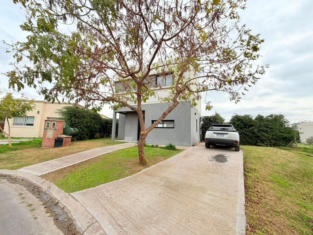 CASA EN VENTA 4 AMB - Pilar del Este - San Ramiro