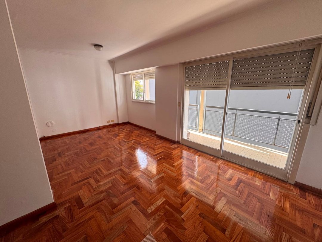 ALQUILER 3 AMB CON ESCRITORIO Y COCHERA QUILMES