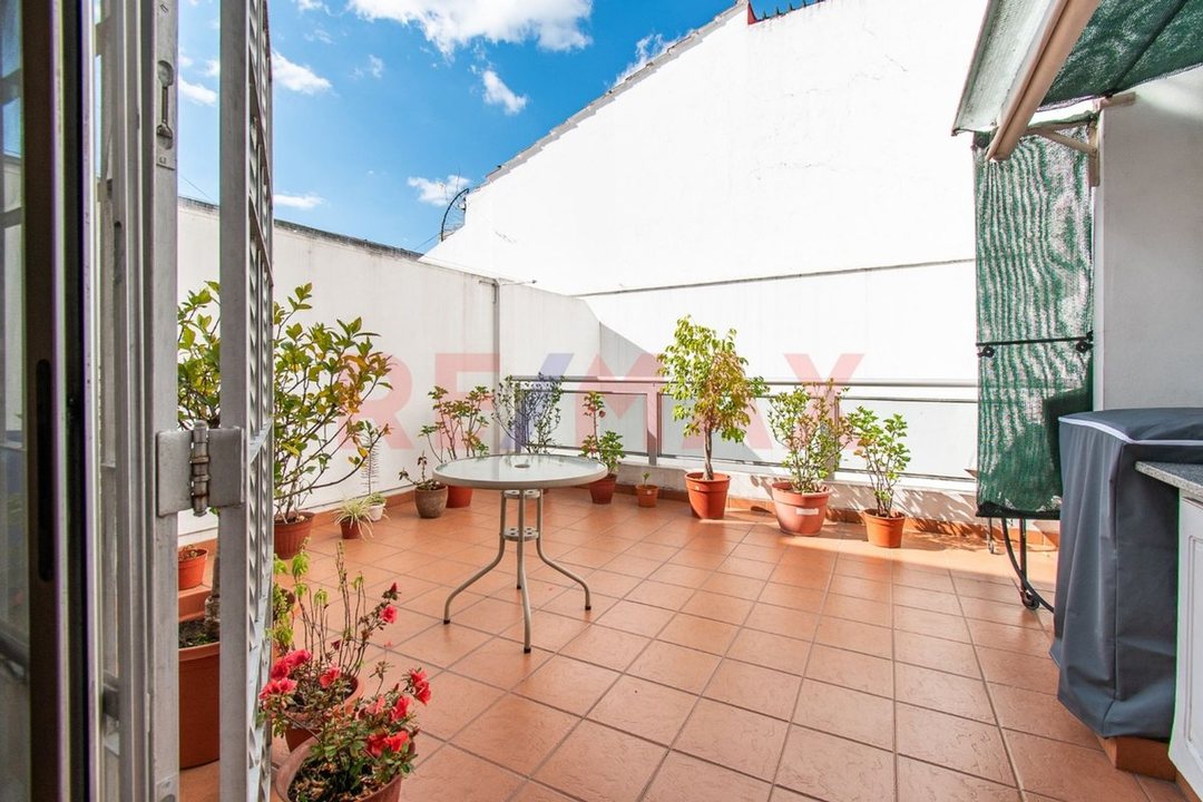 VENTA DEPTO TRIPLEX 4 AMB PATIO COCHERA EN ALMAGRO